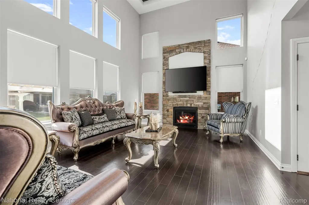 17632 Goldeneye Drive Clinton Charter Township MI 48038