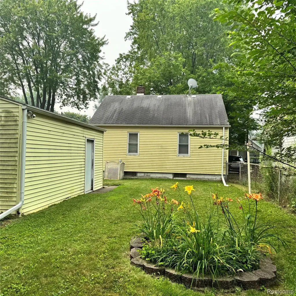 2522 Deindorfer Street Saginaw City MI 48602