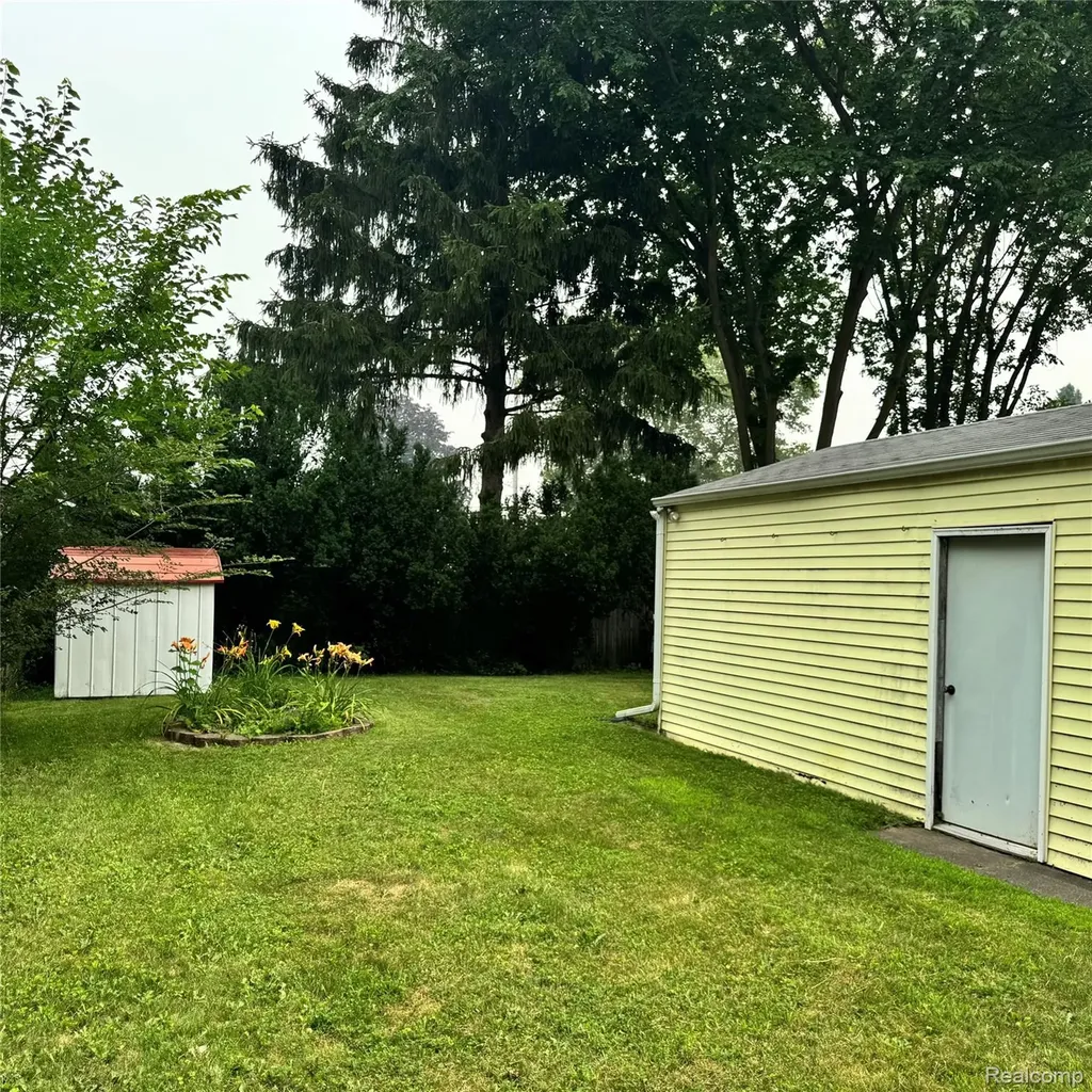 2522 Deindorfer Street Saginaw City MI 48602