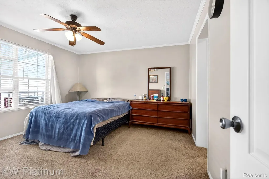 24494 Edwin Flat Rock City MI 48134