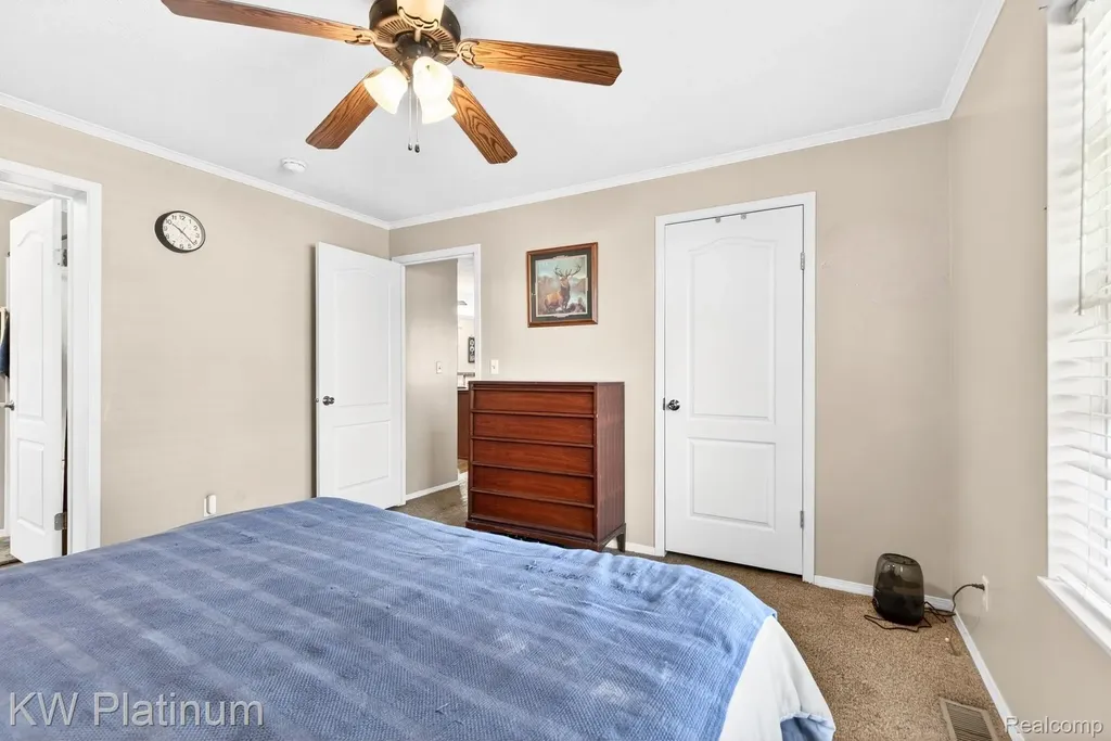 24494 Edwin Flat Rock City MI 48134