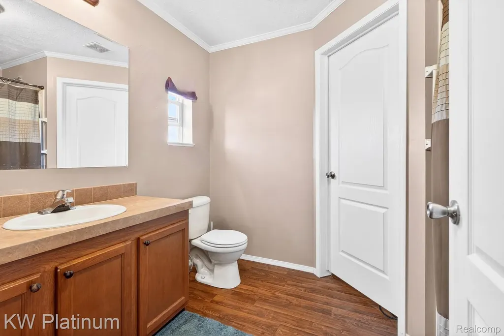 24494 Edwin Flat Rock City MI 48134