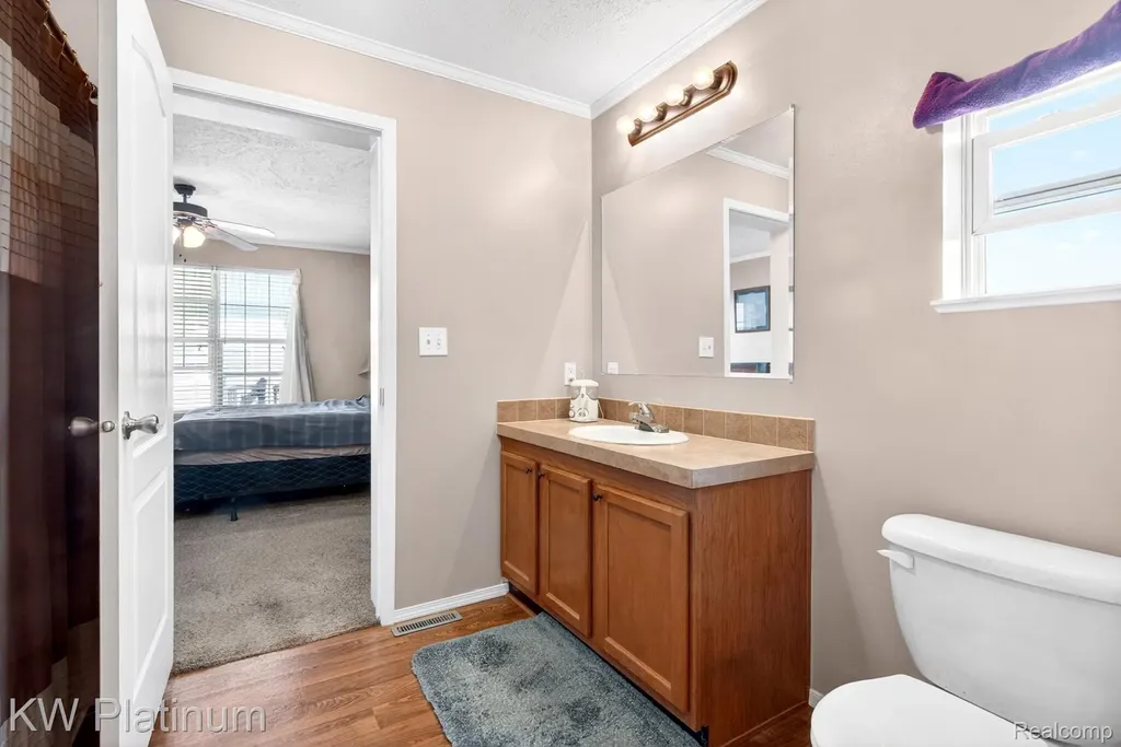 24494 Edwin Flat Rock City MI 48134