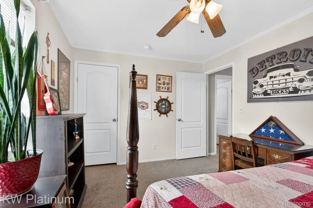 24494 Edwin Flat Rock City MI 48134