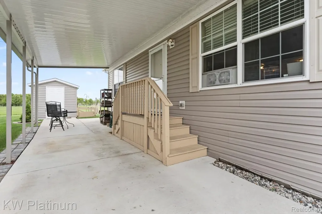 24494 Edwin Flat Rock City MI 48134