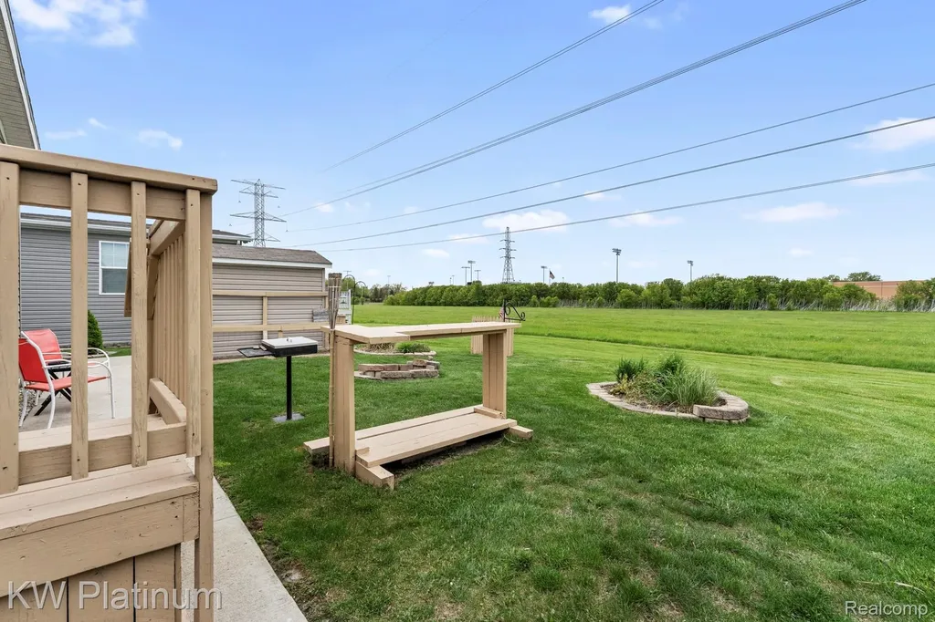 24494 Edwin Flat Rock City MI 48134