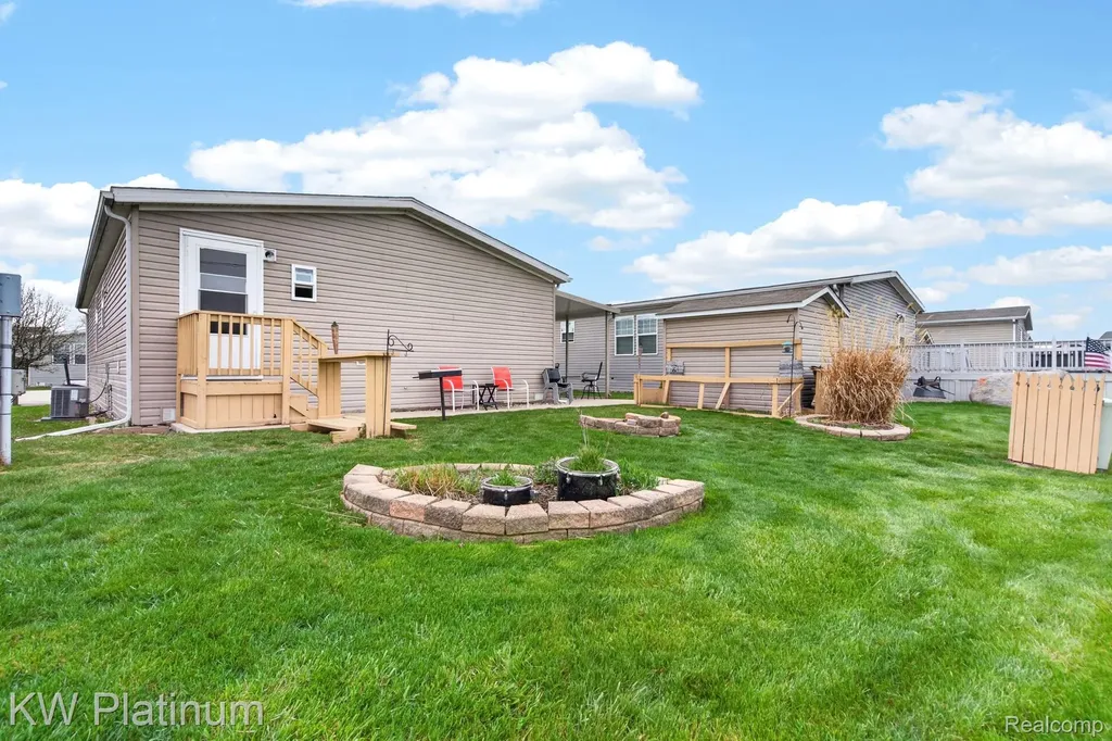 24494 Edwin Flat Rock City MI 48134
