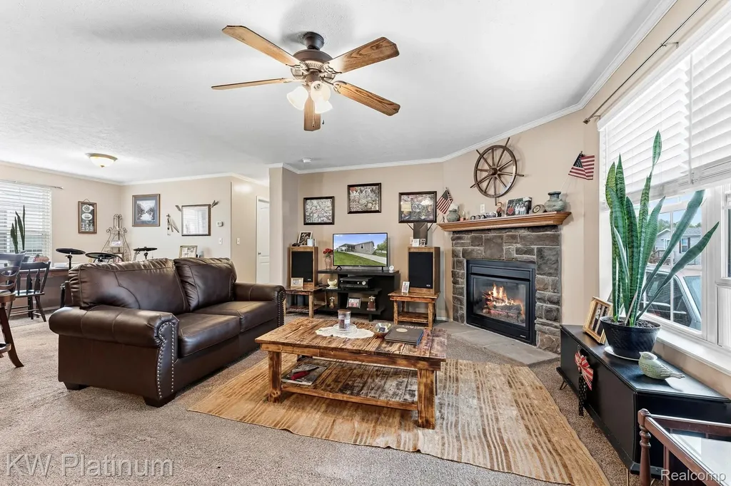 24494 Edwin Flat Rock City MI 48134