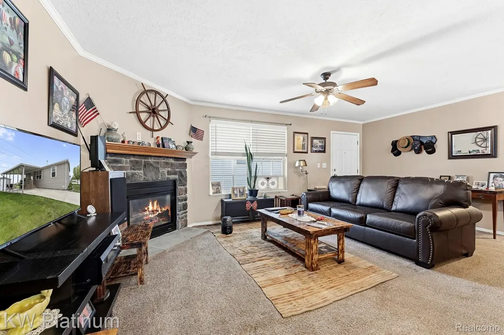 24494 Edwin Flat Rock City MI 48134