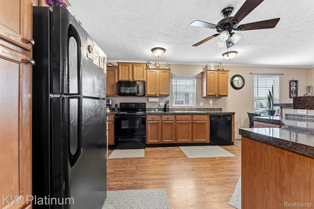 24494 Edwin Flat Rock City MI 48134