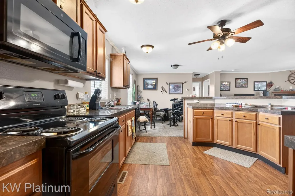 24494 Edwin Flat Rock City MI 48134