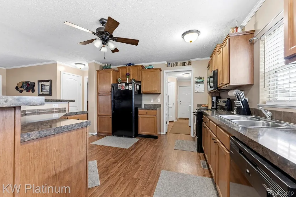 24494 Edwin Flat Rock City MI 48134