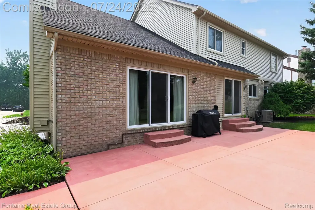 37116 Aspen Drive Farmington Hills City MI 48335