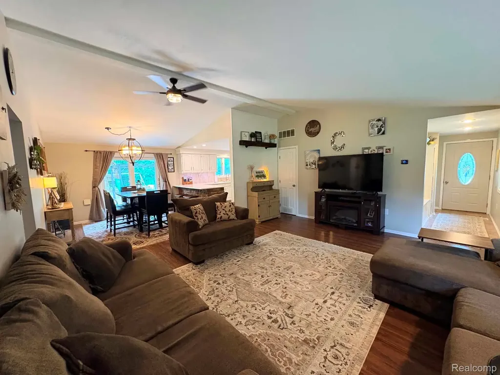2159 E Bevens Road Wells Township MI 48723