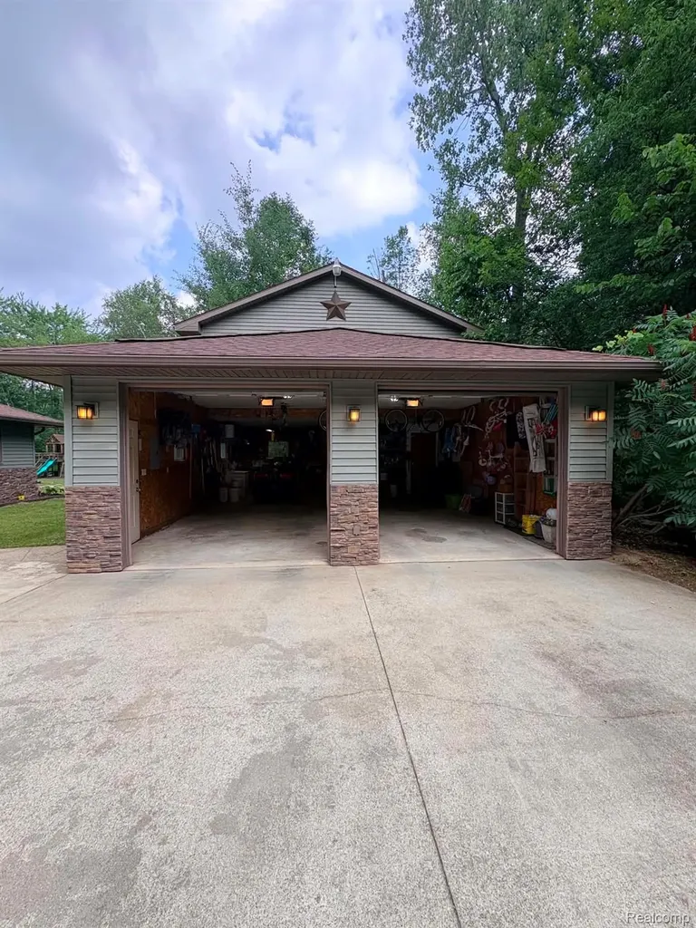 2159 E Bevens Road Wells Township MI 48723