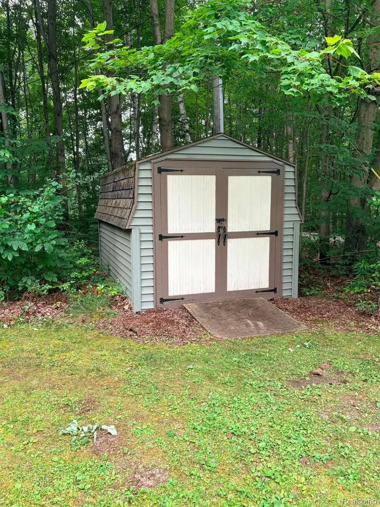 2159 E Bevens Road Wells Township MI 48723