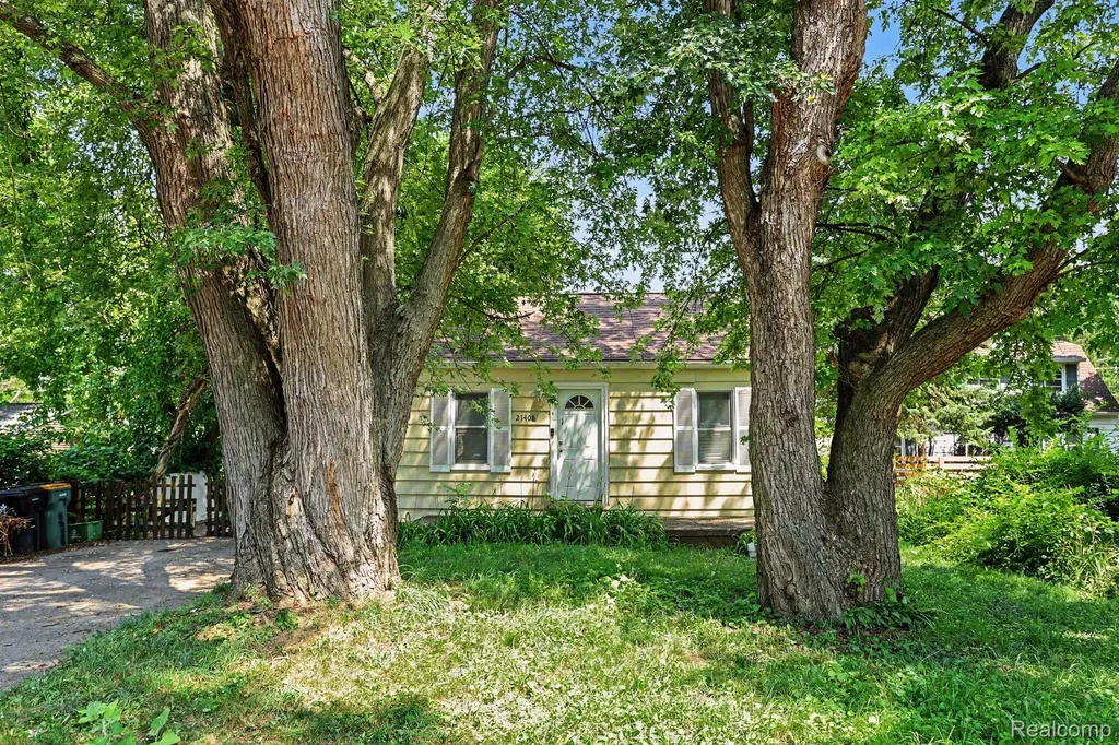 21408 Collingham Avenue Farmington Hills City MI 48336
