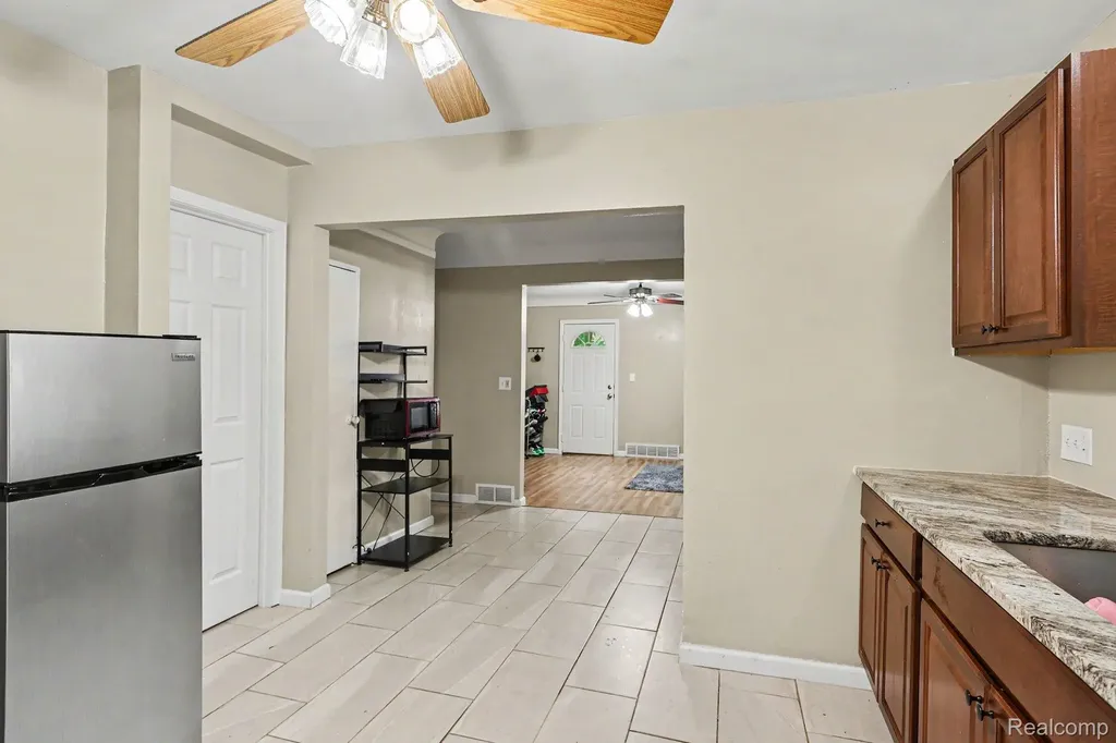 21408 Collingham Avenue Farmington Hills City MI 48336