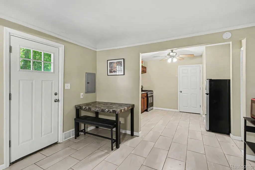 21408 Collingham Avenue Farmington Hills City MI 48336