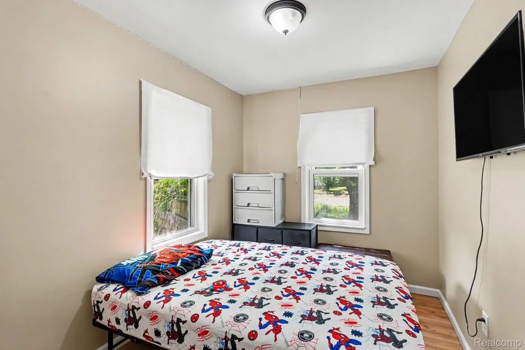 21408 Collingham Avenue Farmington Hills City MI 48336