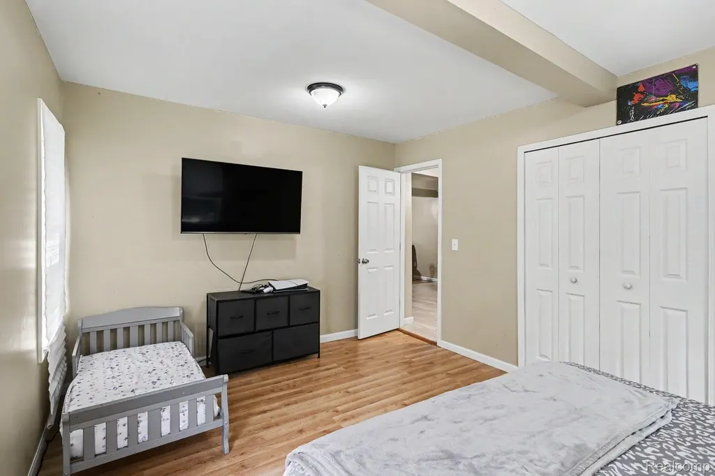 21408 Collingham Avenue Farmington Hills City MI 48336
