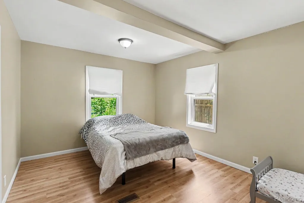 21408 Collingham Avenue Farmington Hills City MI 48336