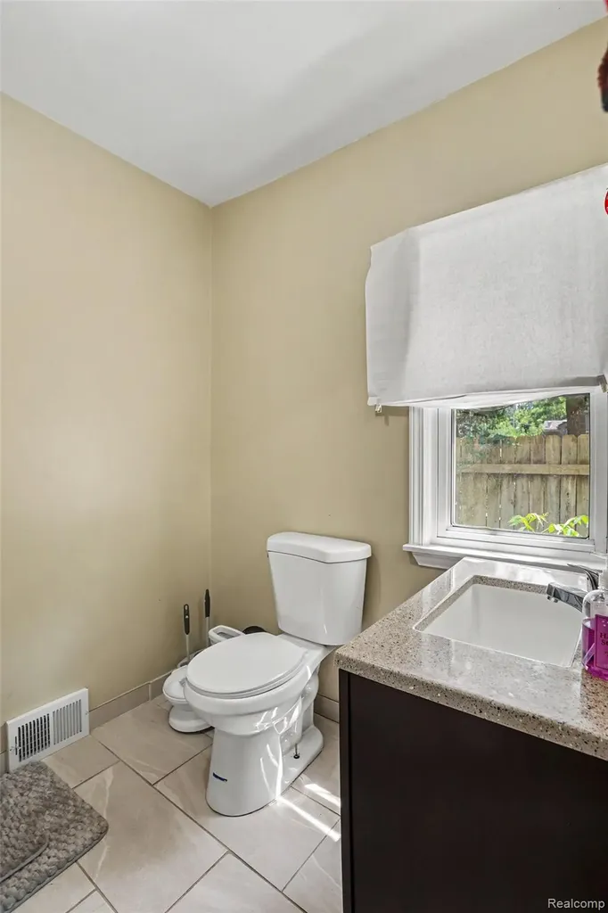 21408 Collingham Avenue Farmington Hills City MI 48336