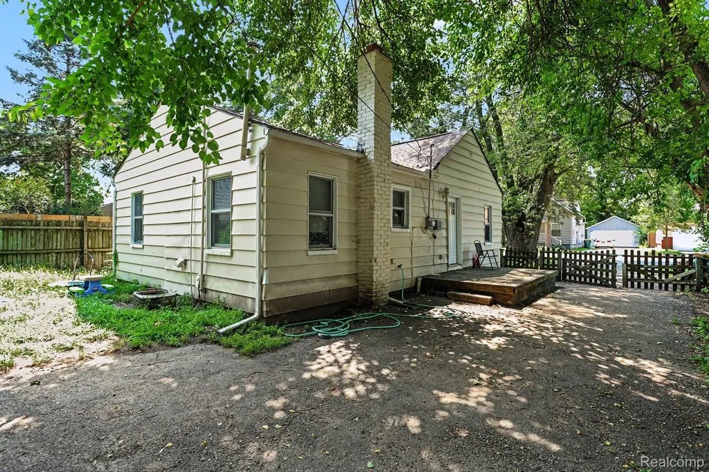 21408 Collingham Avenue Farmington Hills City MI 48336