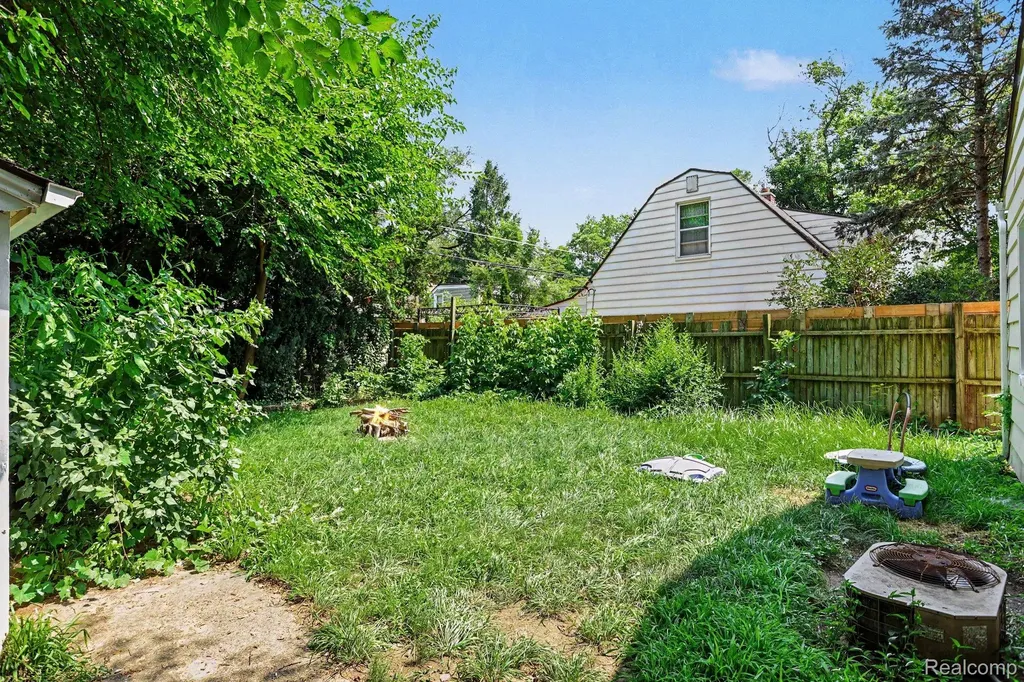 21408 Collingham Avenue Farmington Hills City MI 48336