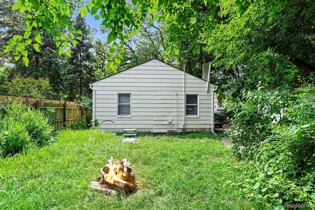 21408 Collingham Avenue Farmington Hills City MI 48336