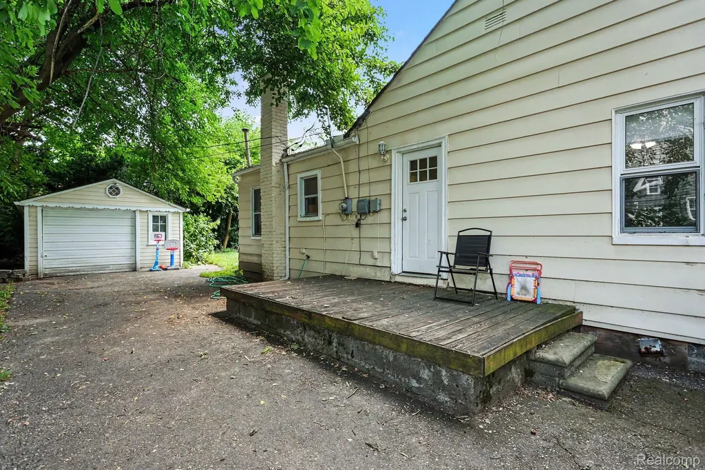 21408 Collingham Avenue Farmington Hills City MI 48336