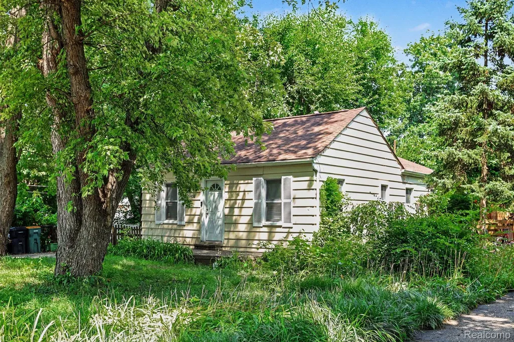 21408 Collingham Avenue Farmington Hills City MI 48336