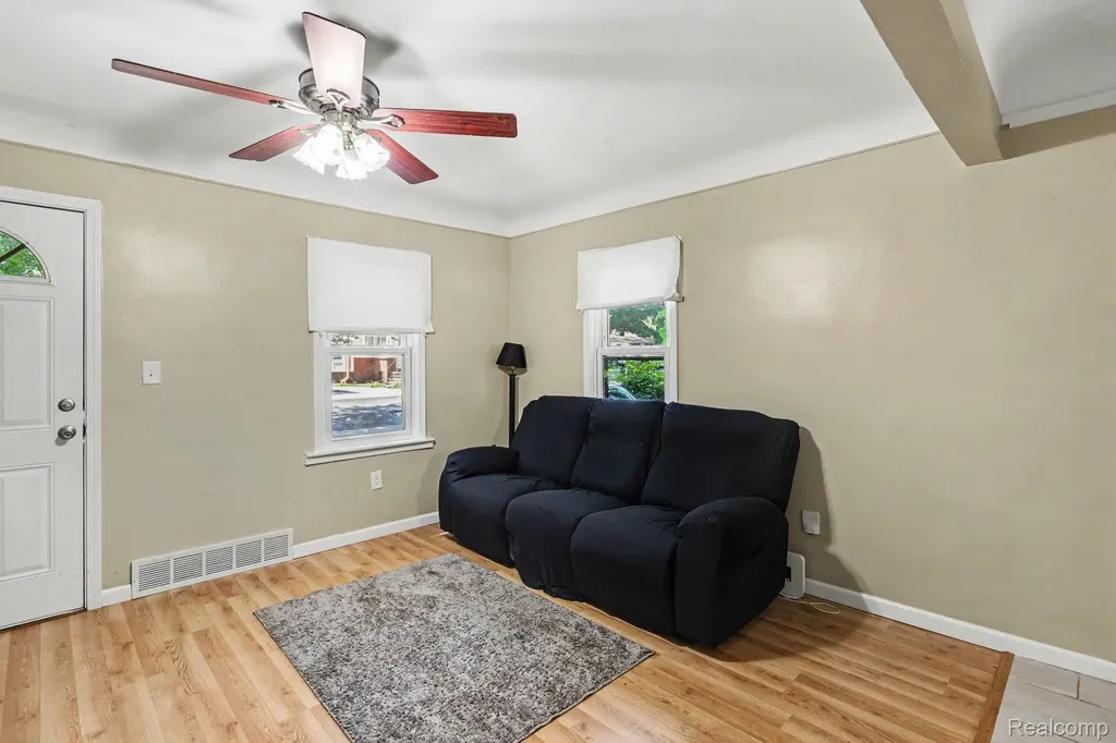 21408 Collingham Avenue Farmington Hills City MI 48336