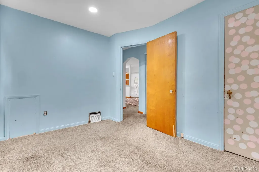6300 Warwick Street Detroit City MI 48228