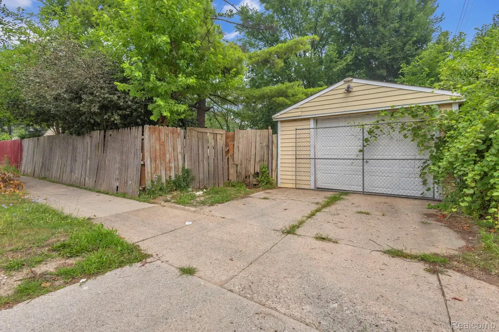 6300 Warwick Street Detroit City MI 48228