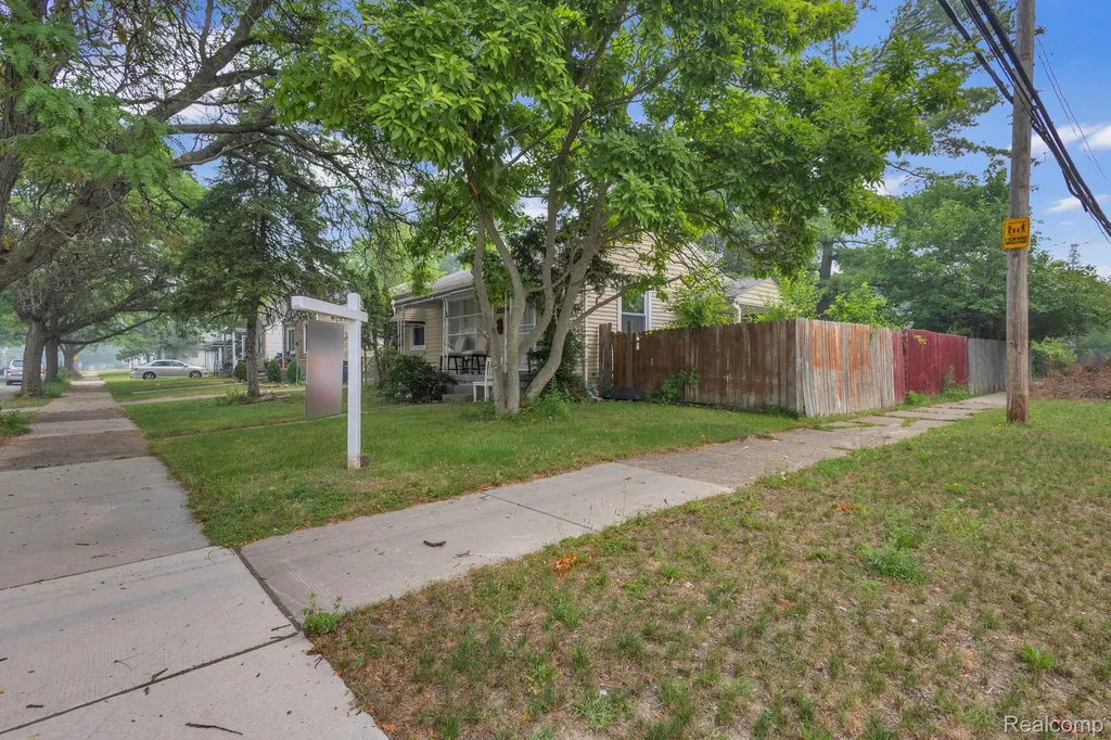 6300 Warwick Street Detroit City MI 48228