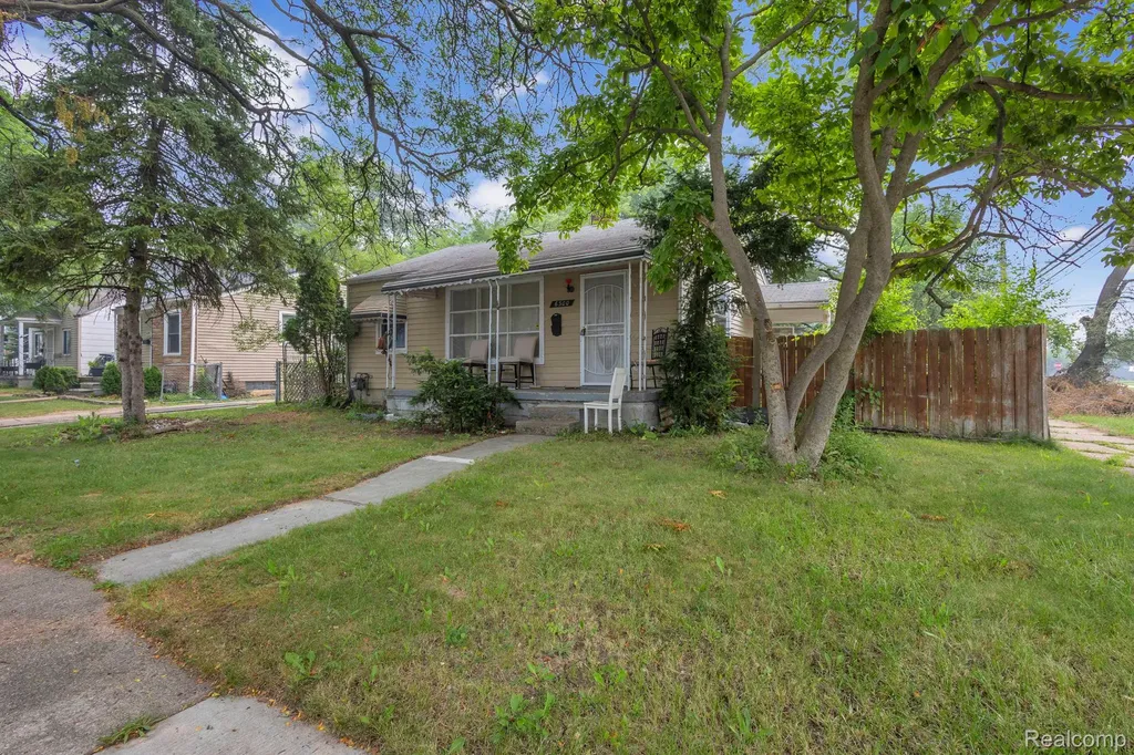 6300 Warwick Street Detroit City MI 48228