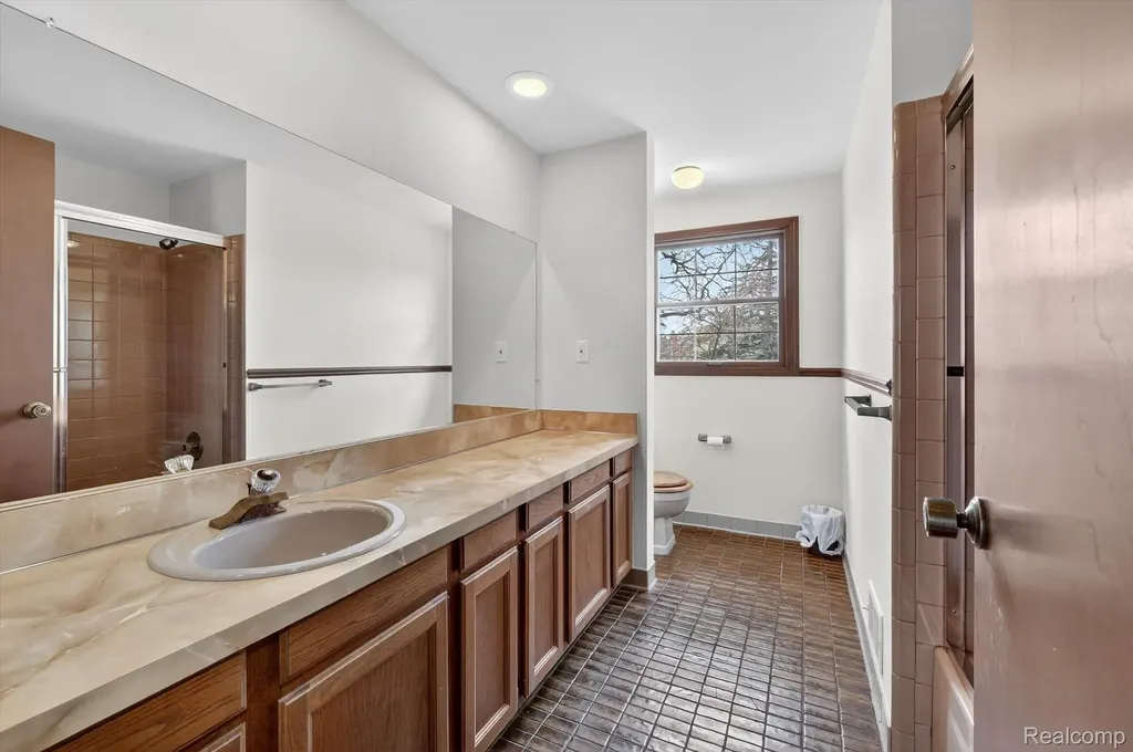 29801 Deer Run Farmington Hills City MI 48331