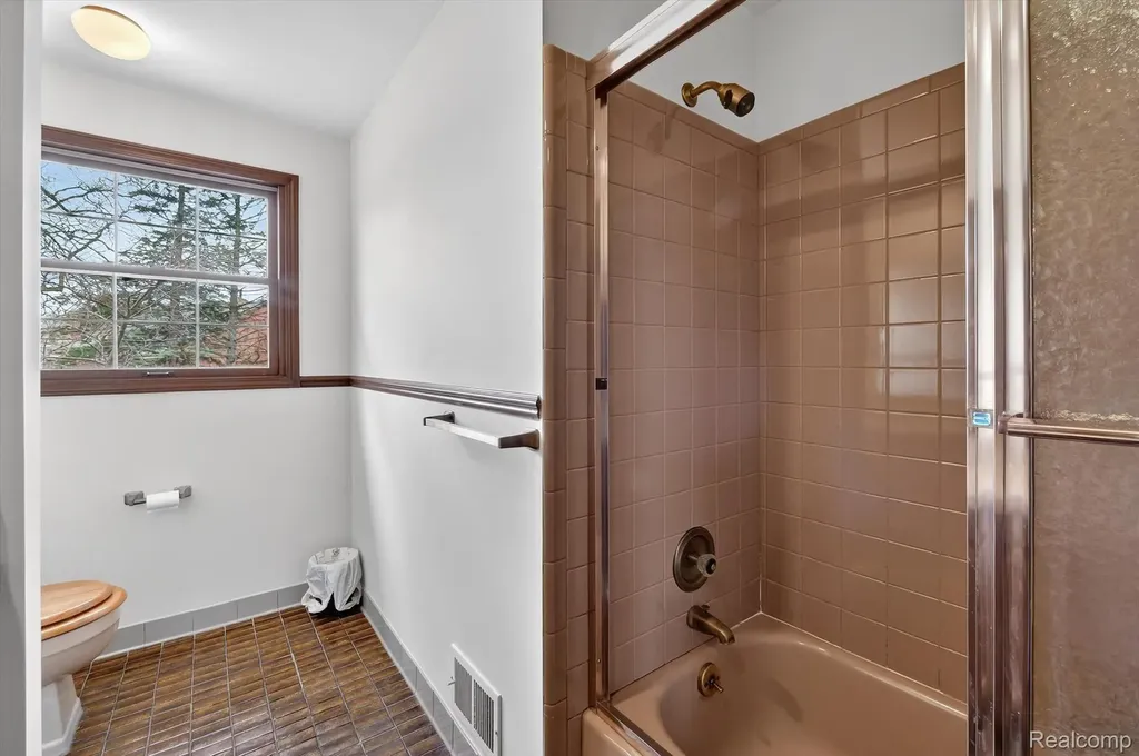 29801 Deer Run Farmington Hills City MI 48331