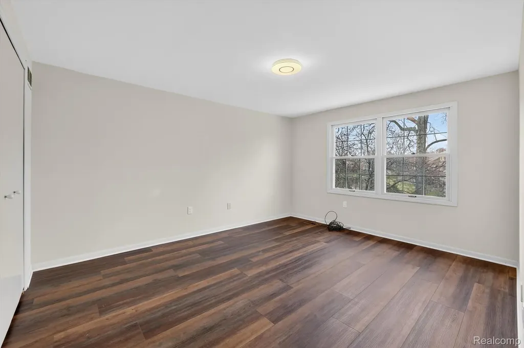 29801 Deer Run Farmington Hills City MI 48331