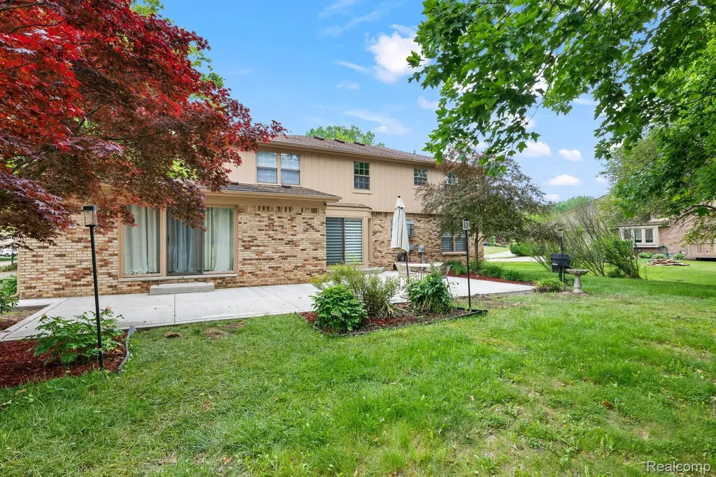 29801 Deer Run Farmington Hills City MI 48331