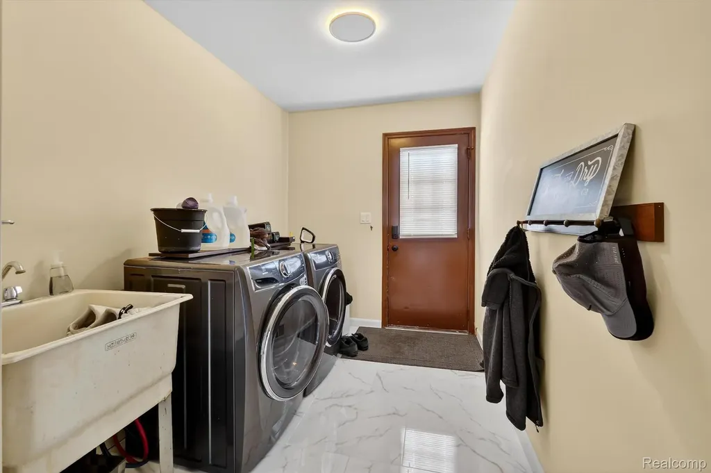 29801 Deer Run Farmington Hills City MI 48331