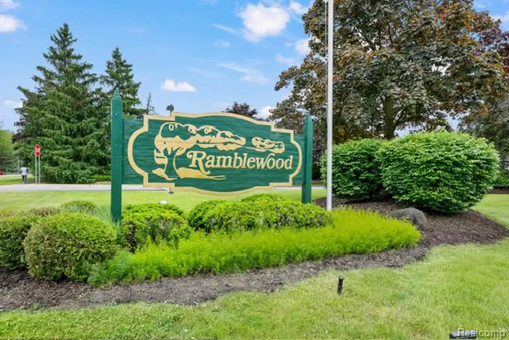 29801 Deer Run Farmington Hills City MI 48331
