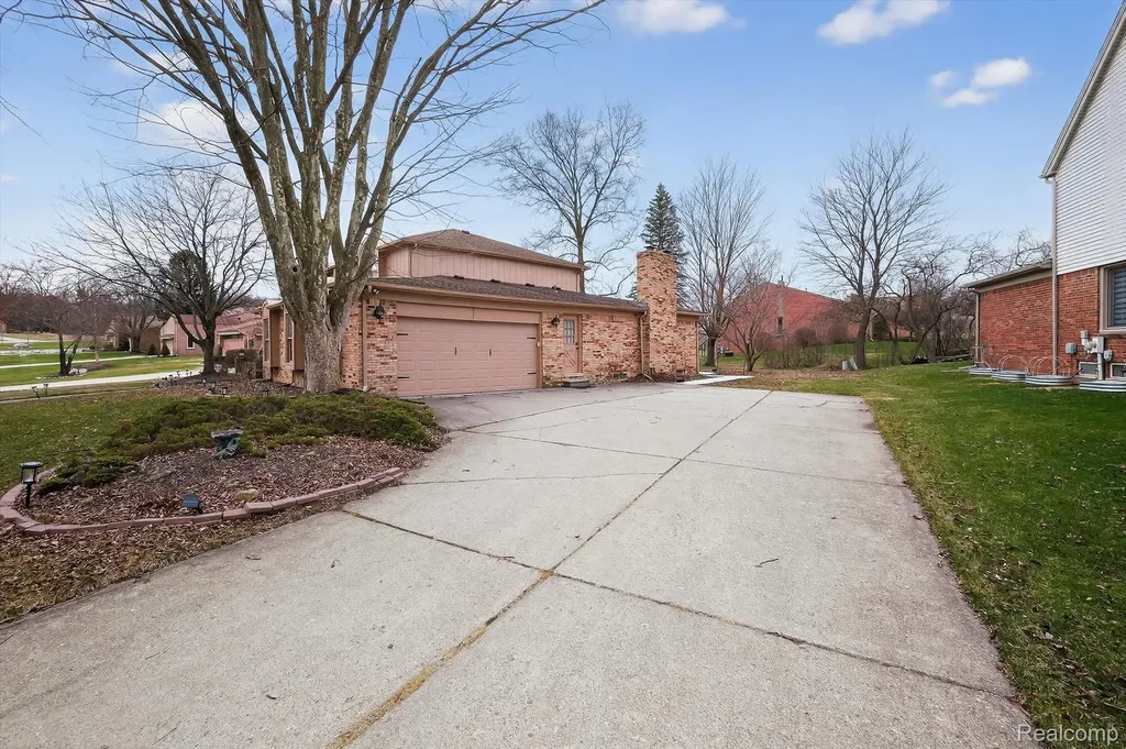 29801 Deer Run Farmington Hills City MI 48331