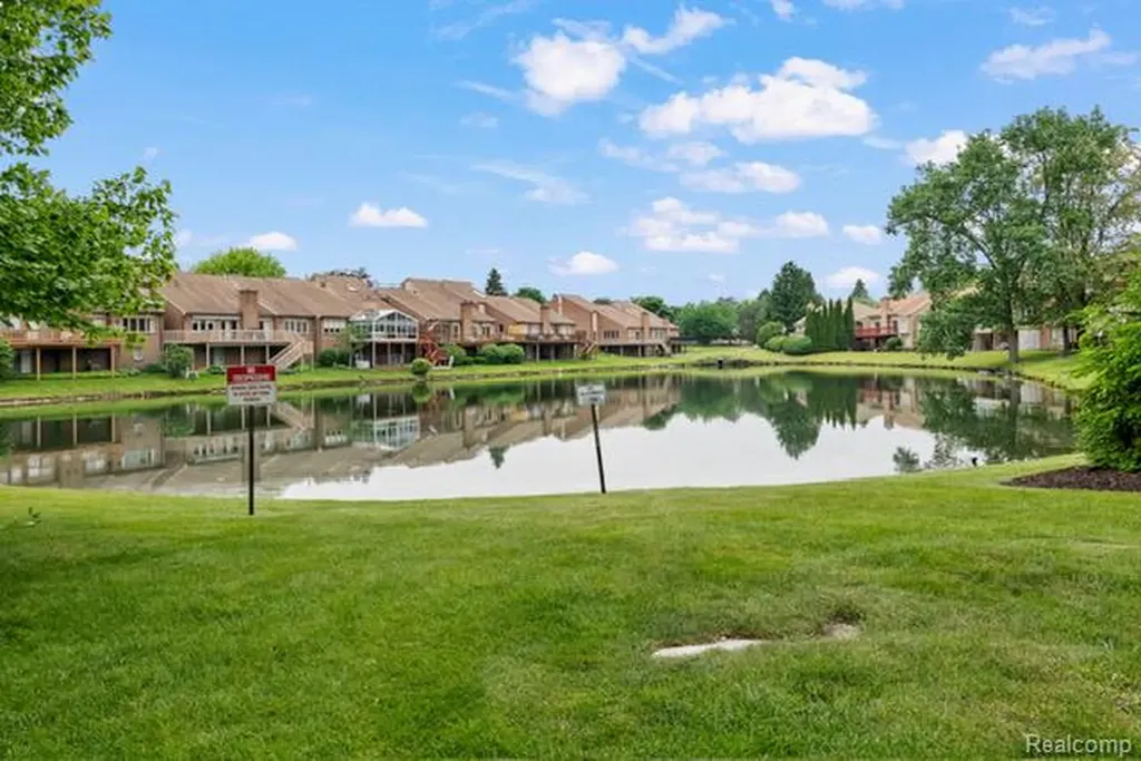 29801 Deer Run Farmington Hills City MI 48331