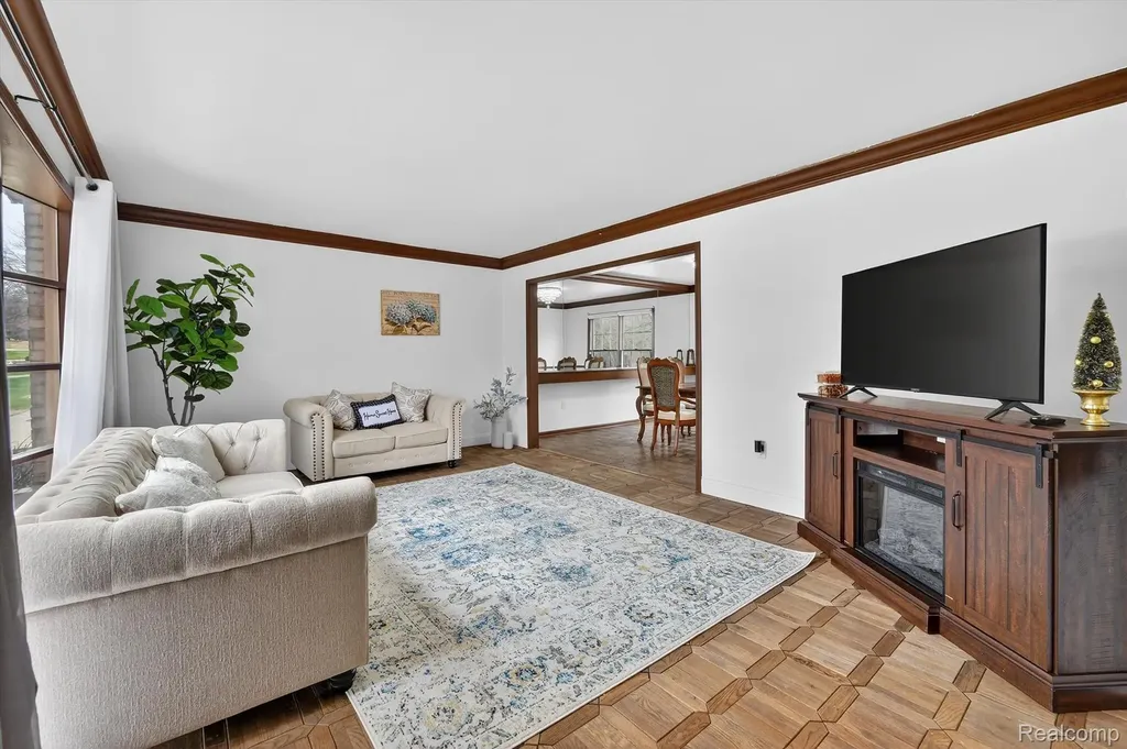 29801 Deer Run Farmington Hills City MI 48331