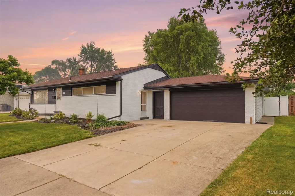 22441 E Price Drive Clinton Charter Township MI 48035