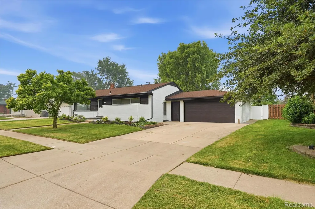 22441 E Price Drive Clinton Charter Township MI 48035