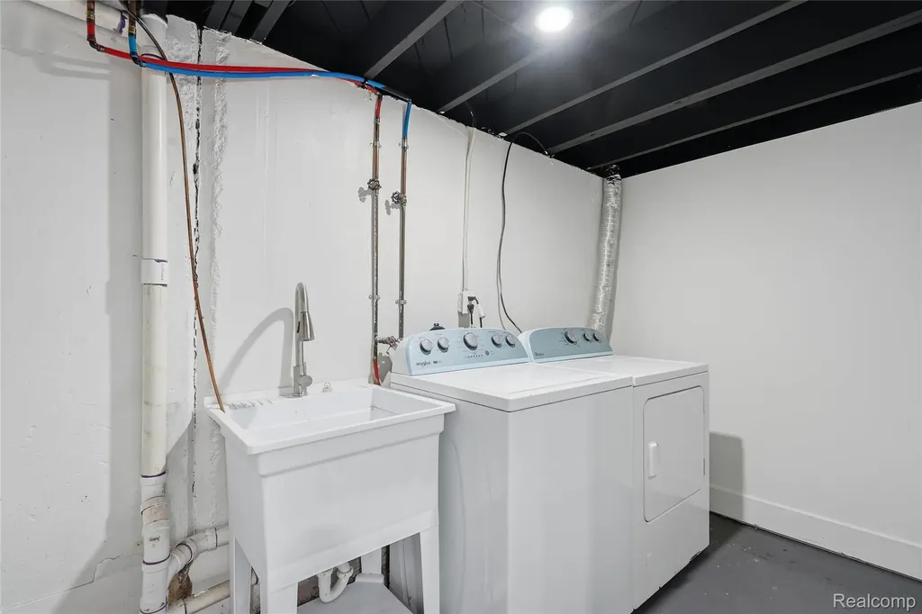 22441 E Price Drive Clinton Charter Township MI 48035