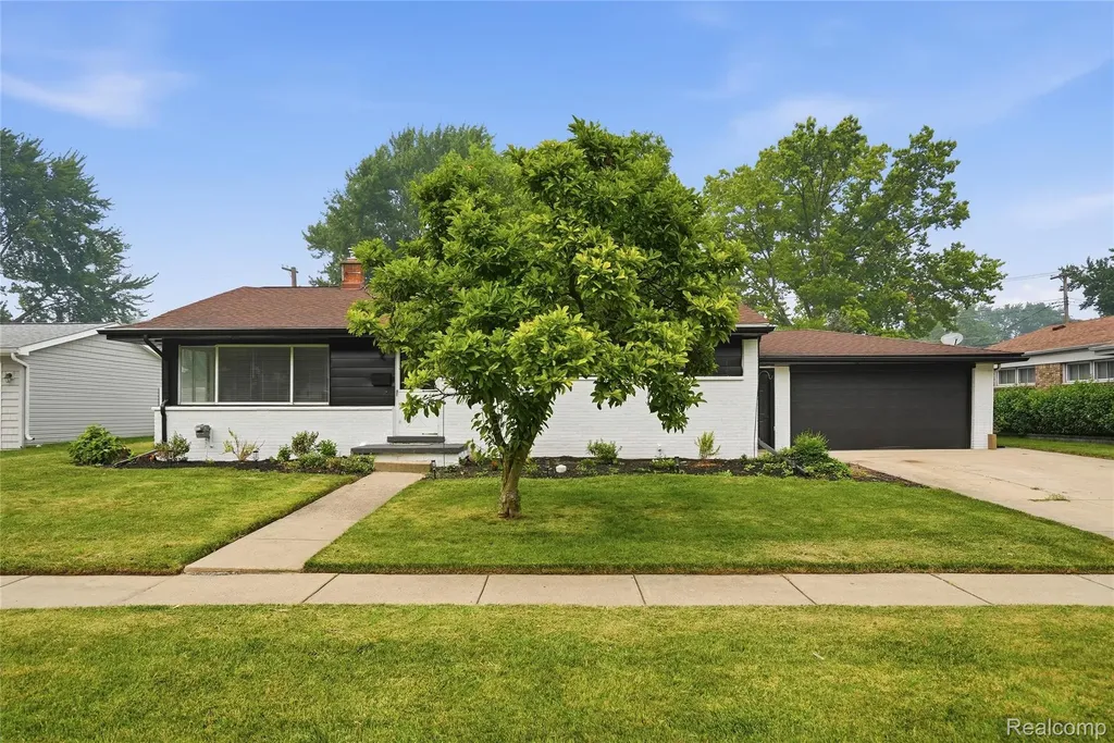 22441 E Price Drive Clinton Charter Township MI 48035